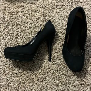 Black heels size 8